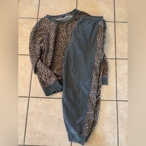 Splendid Leopard Print and Gray‎ Lounge Set